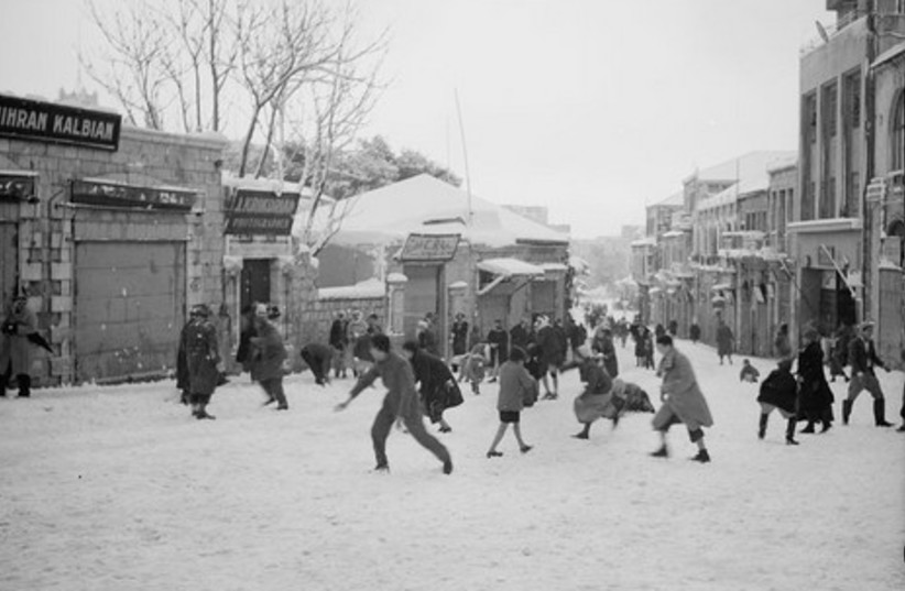 ''Snowballing on Jaffa Road'' in Jerusalem in 1942