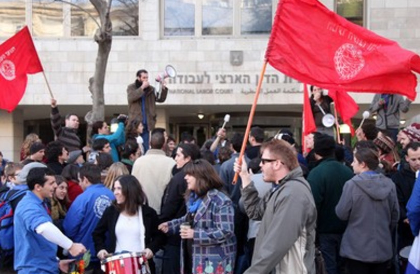 Protest in front of Labor Court 