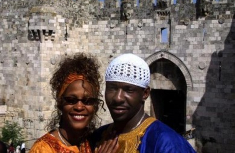 2003: Whitney, husband Bobby Brown in the Old City, J'lem 