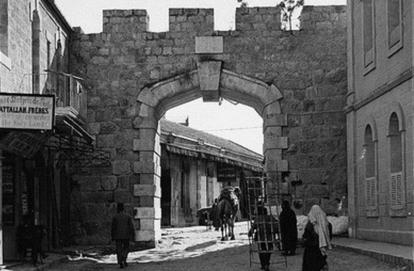 The New Gate (circa 1900), still unpaved