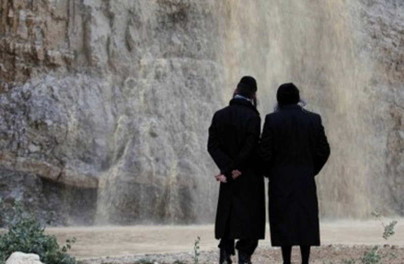 Haredi man witness a flash flood near the Dead Sea