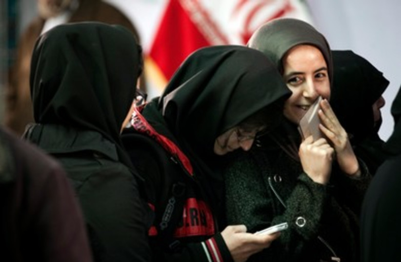 Iranian youths in line to vote