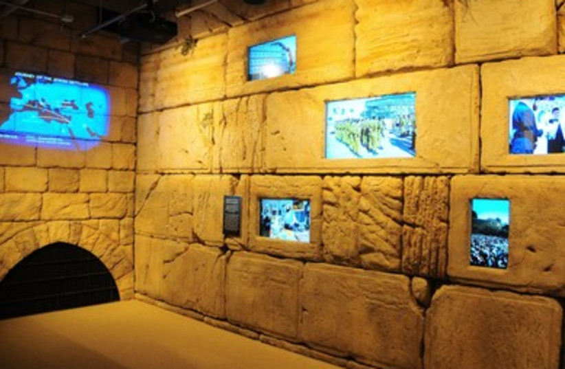 Exhibition screens