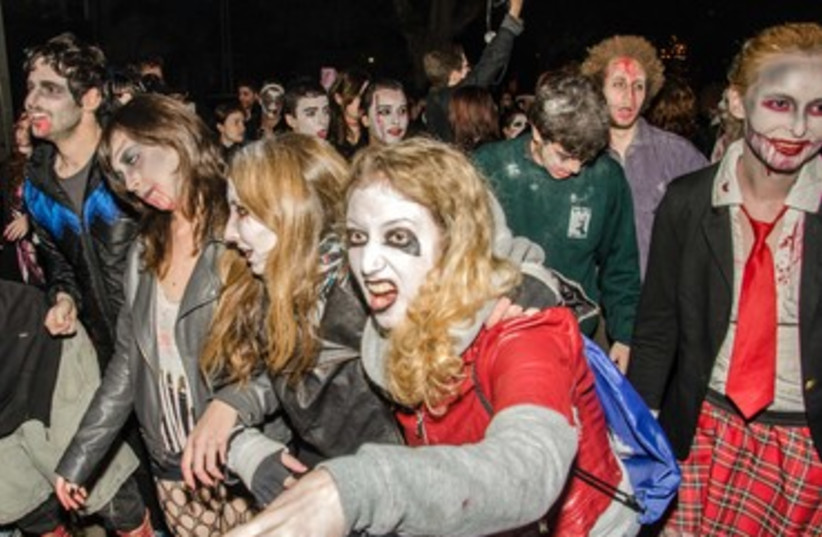 Youths take part in annual Tel Aviv Zombia march