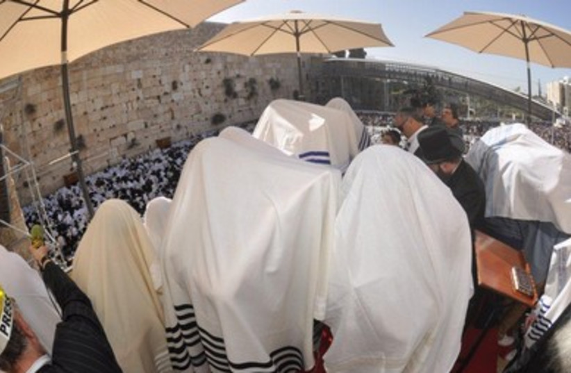 Chief rabbis perform the priestly blessing
