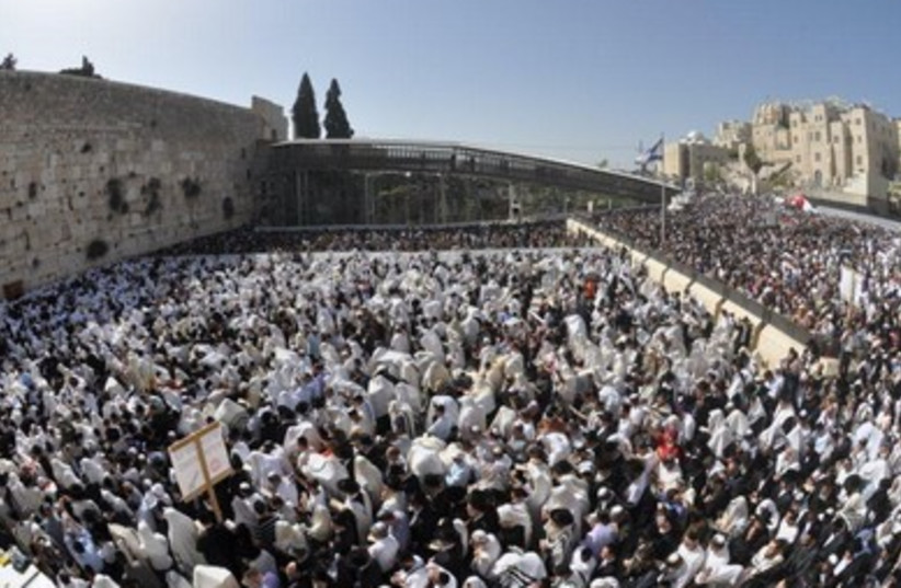 Thousands from all over the world gather at  the Kotel