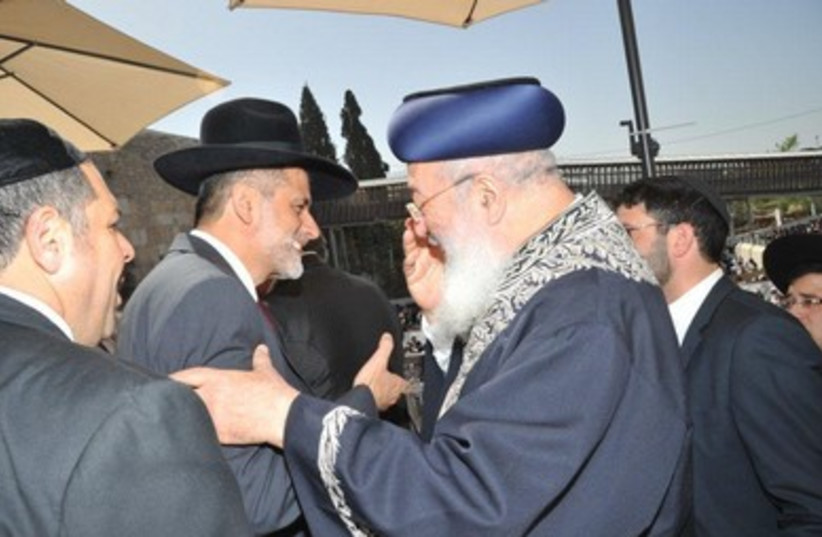 Interior Minister Eli Yishai (L), Rabbi Shlomo Amar (R)