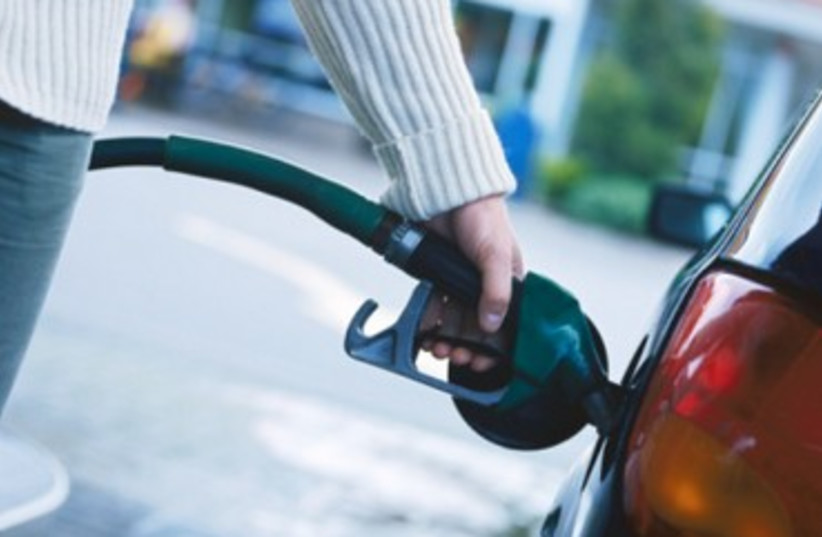 Person filling car gas tank 370  (credit: Thinkstock/Imagebank)
