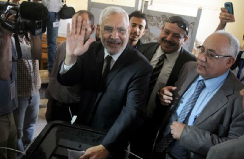 Presidential candidate Fotouh votes
