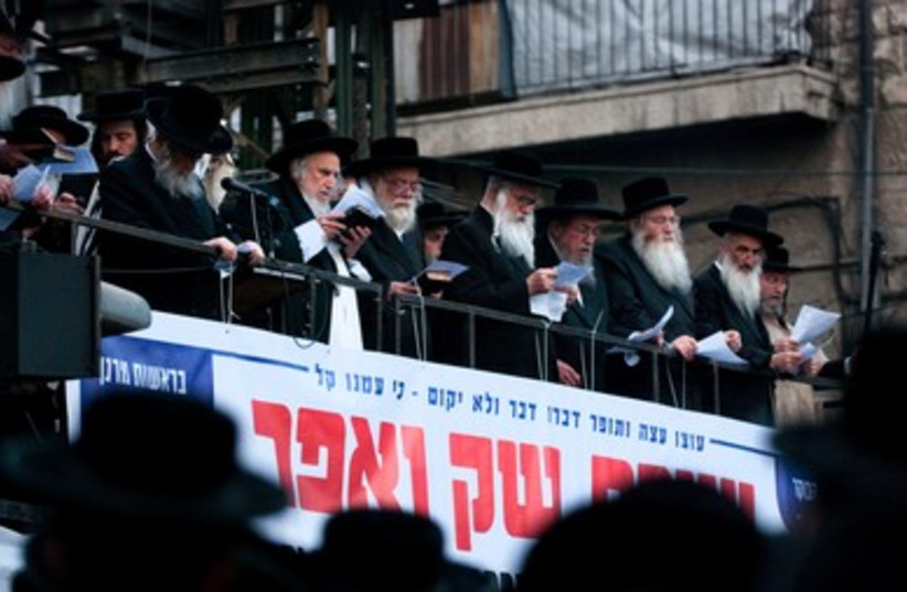 Rabbis pray at Jerusalem rally