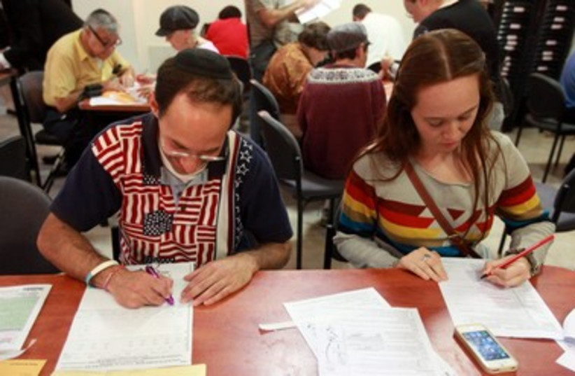 Gallery: Americans in Israel cast their ballots for US elect