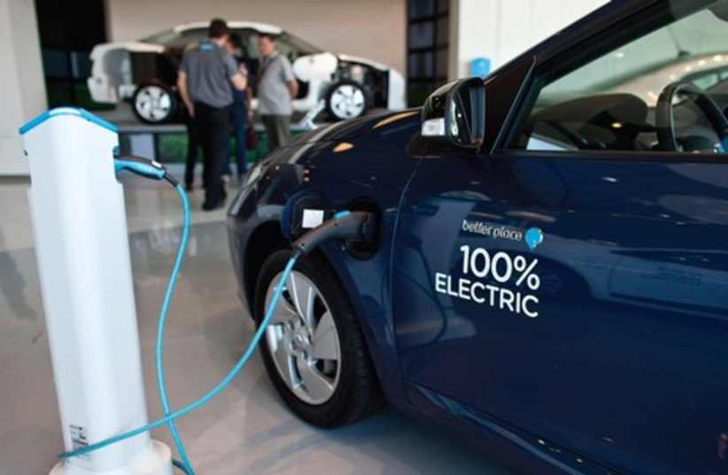 electric car 521 (credit: Reuters)
