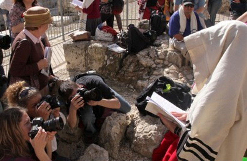 Phptographers Women Western Wall 395