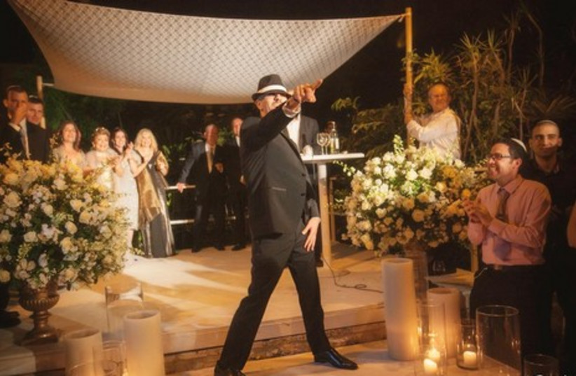 Ronit saw Elliot's wedding: The chuppa
