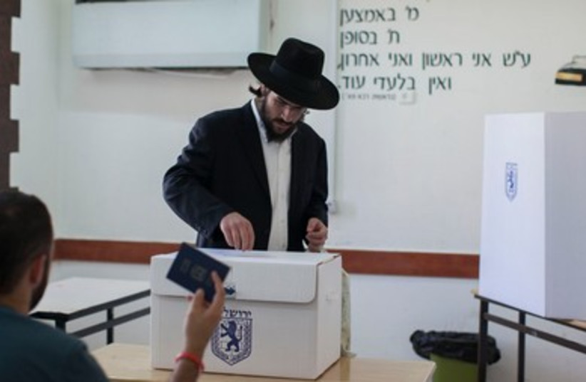 Haredi man voting 390