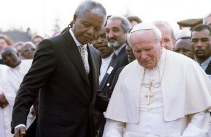 Nelson Mandela with Pope John Paul II, Johannesburg 370