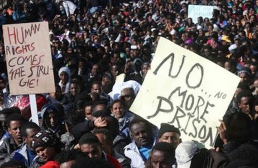 African migrants protest in front of the Knesset, January 8, 2014.
