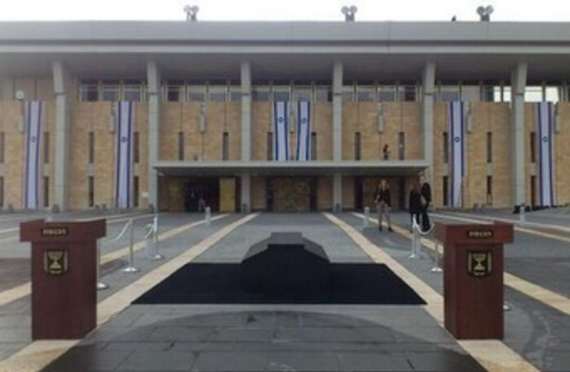 Platform for Sharon's casket outside Knesset