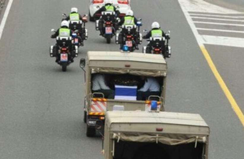 Motorcade with Ariel Sharon's casket , January 12, 2014.