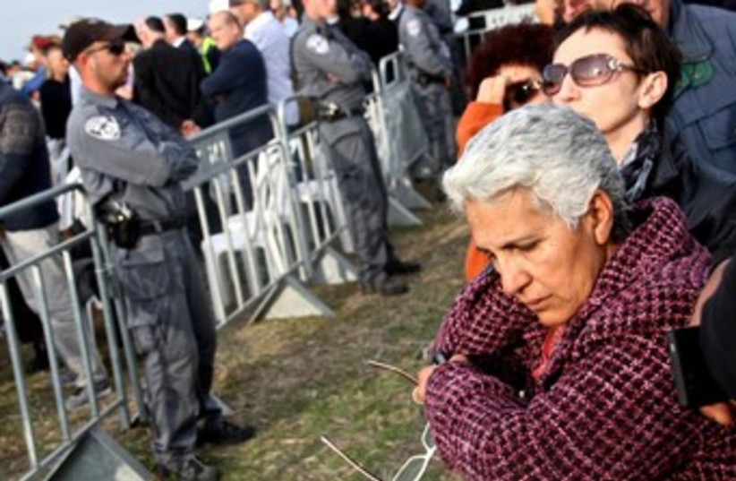 Mourners at Ariel Sharon's funeral, January 13, 2014.