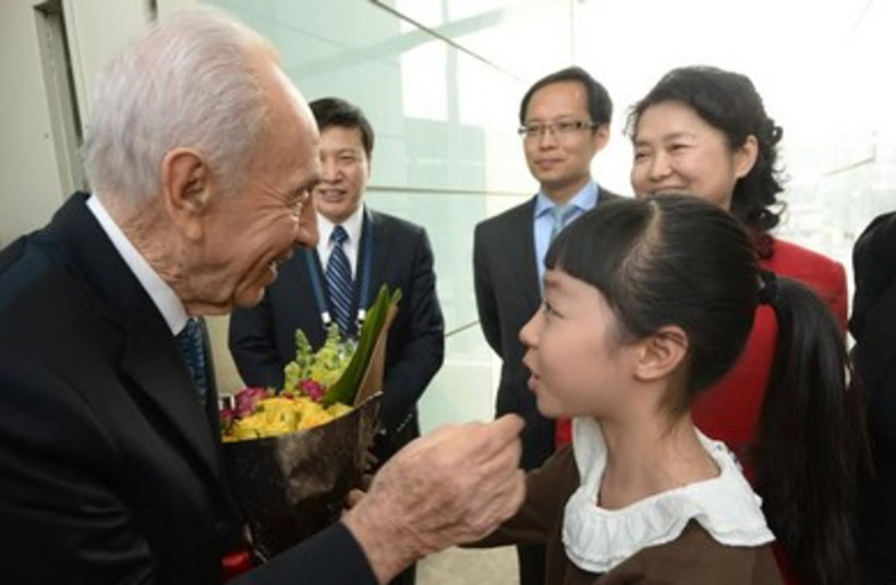 Preisdent Shimon Peres in China