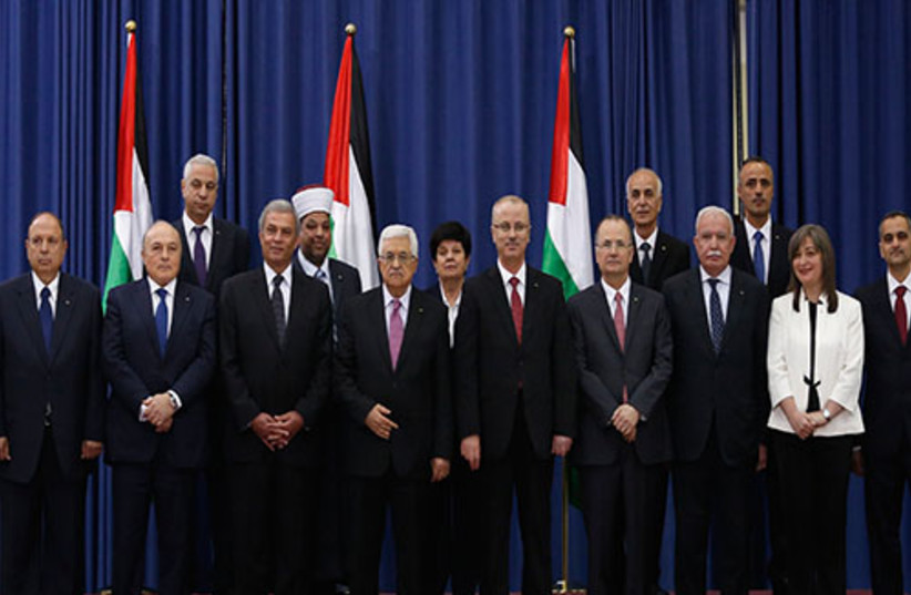 Abu Mazen swears in unity government