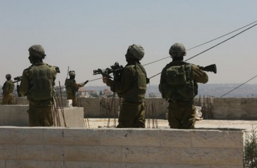 IDF raid Hebron mosque
