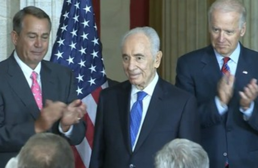Peres flanked by Boehner and Biden at US Congress
