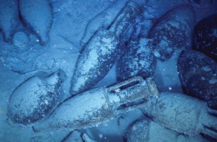 AMPHORAS, VESSELS for carrying wine, are seen at an underwater archaeology dig off Italy. (credit: REUTERS)