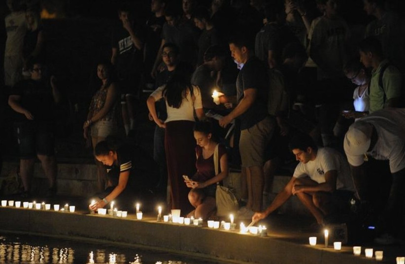 Memorial service for slain US journalist Steven Sotloff was heldoutside at Temple Beth Am, Florida