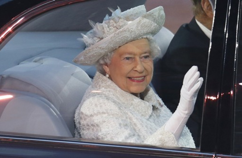 Queen Elizabeth (credit: REUTERS)