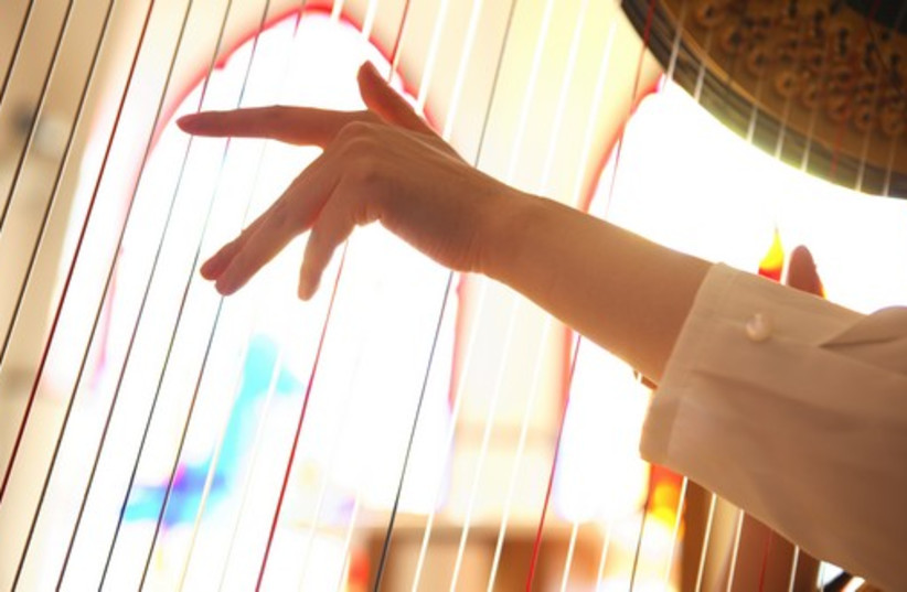 Woman playing a harp (illustrative) (credit: ING IMAGE/ASAP)