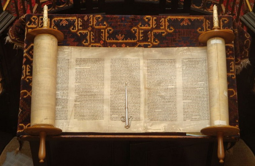 Torah scroll (credit: Wikimedia Commons)