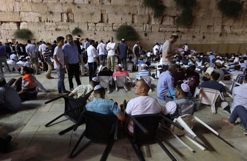 Worshippers at the Western Wall on the eve of Tisha Be'av, July 25, 2015