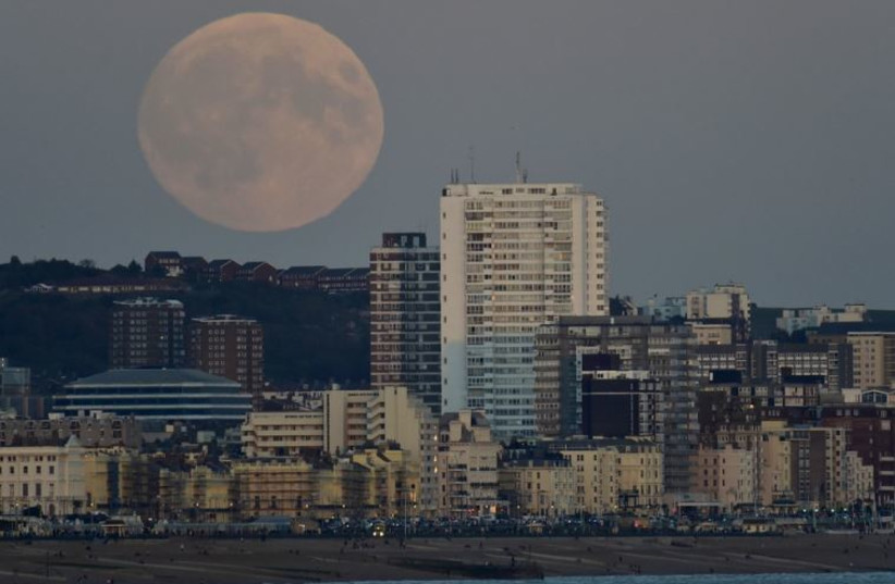 A ''supermoon'' rises above Brighton in southern England
