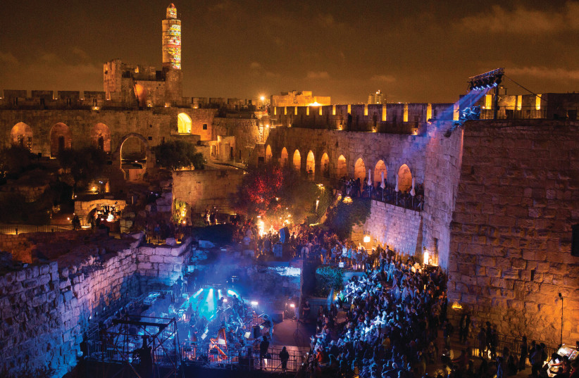 Jérusalem illuminée lors du festival de musique sacrée (photo credit: HANAN BAR ASOULIN)