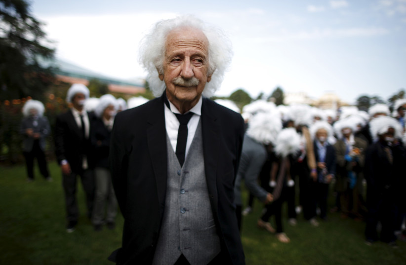 Benny Wasserman, 81, stands with other people dressed as Albert Einstein as they gather to establish a Guinness world record for the largest Einstein gathering, to raise money for School on Wheels and homeless children's education, in Los Angeles, California, United States, June 27, 2015.  (photo credit: LUCY NICHOLSON / REUTERS)