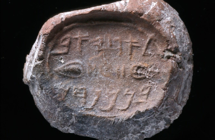A complete seal bearing the name “Achiav Ben Menachem.” (photo credit: ISRAELI ANTIQUITIES AUTHORITY/ CLARA AMIT)