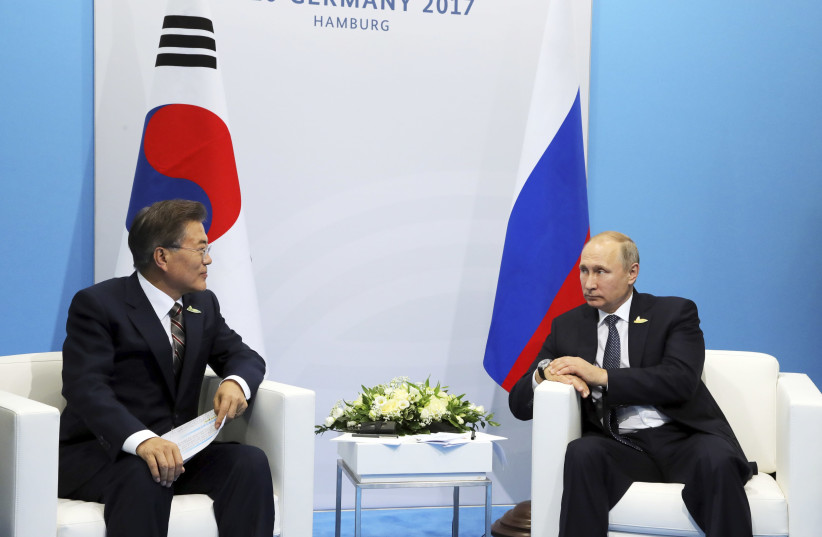 Russia's President Vladimir Putin (R) meets with South Korea's President Moon Jae-in on the sidelines of the G20 summit in Hamburg, Germany July 7, 2017. (photo credit: SPUTNIK/MIKHAIL KLIMENTYEV/KREMLIN VIA REUTERS)