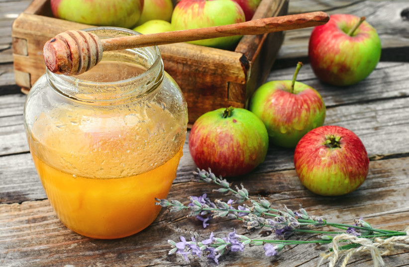 Apples and honey (photo credit: INGIMAGE)