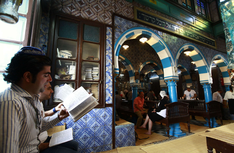 jewish worshippers pray during a pilgrimage to the El Ghriba synagogue in Djerba, Tunisia (credit: ANIS MILI / REUTERS)