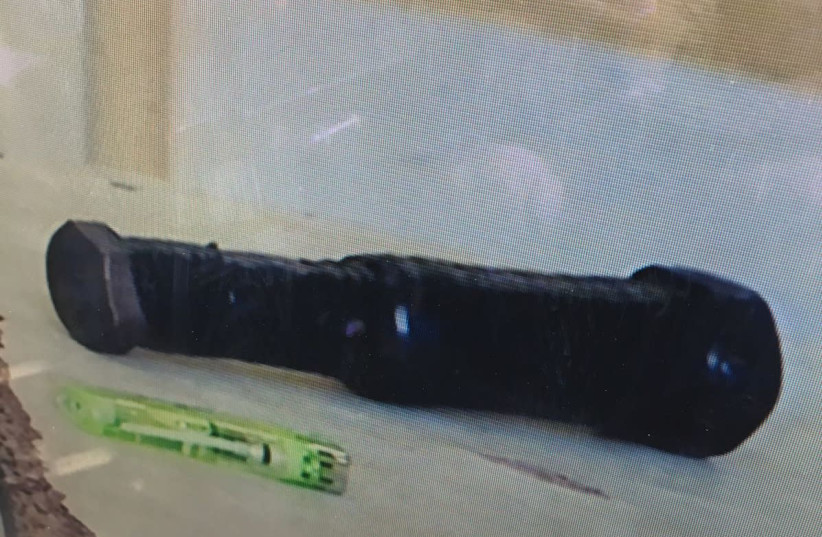 The pipe bomb seized by police in front of Salem Military Court Sunday. (photo credit: POLICE SPOKESPERSON'S UNIT)
