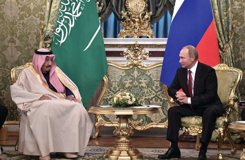 Rencontre au Kremlin, le 5 octobre, entre Vladimir Poutine et le roi d'Arabie Saoudite, Salman Ben Abdul Aziz (photo credit: REUTERS)