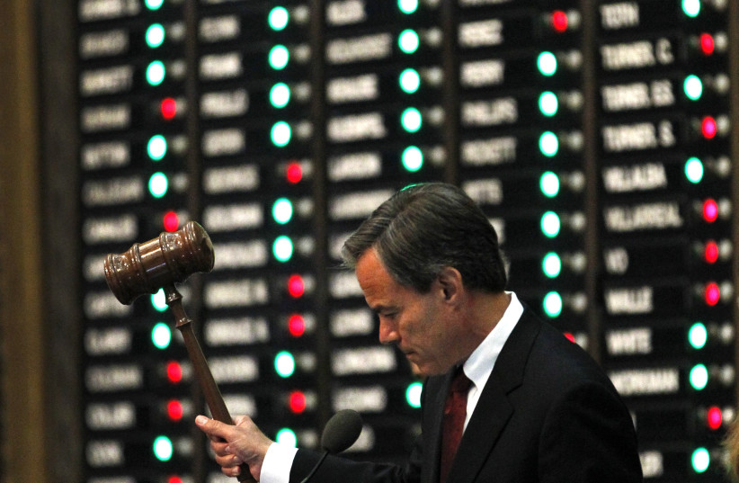 Texas Speaker of the House of Representatives Joe Straus bangs his gavel. (photo credit: REUTERS)