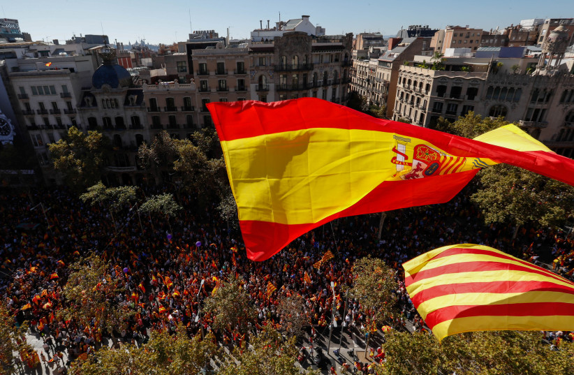 Pro-unity supporters take part in a demonstration in central Barcelona, Spain (photo credit: YVES HERMAN / REUTERS)