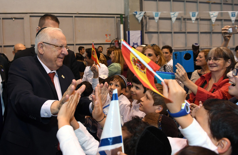 Israeli President Reuven Rivlin meeting children from the Jewish community in Spain     (photo credit: HAIM ZACH/GPO)