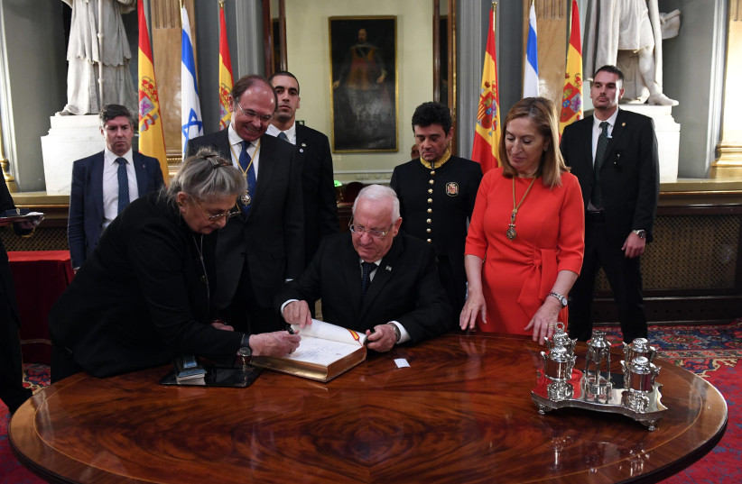 President Rivlin signs a guest book at the Spanish Parliament, November 2017 (photo credit: HAIM ZACH/GPO)