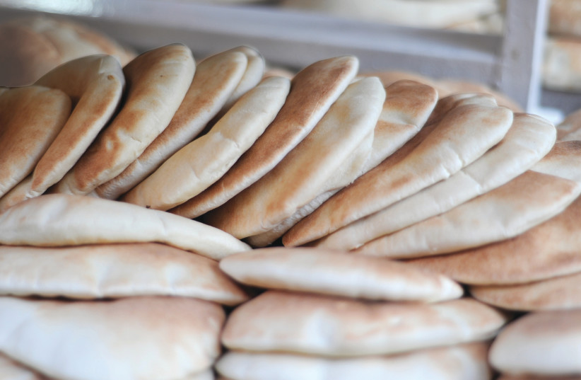 The frst secret of pita/lafa baking is a very hot  oven and a very short bake (photo credit: Wikimedia Commons)