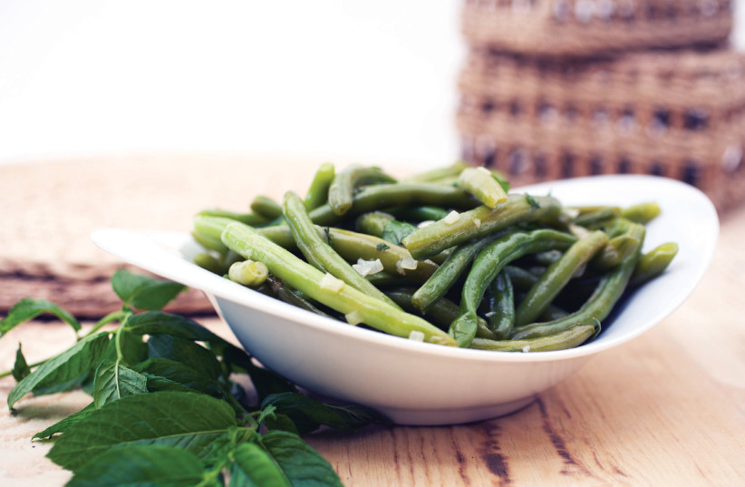 Green beans with mint and garlic (photo credit: DROR KATZ)