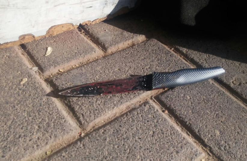 Knife used in the stabbing attack at Jerusalem Central Bus Station, December 10, 2017 (photo credit: POLICE SPOKESPERSON'S UNIT)